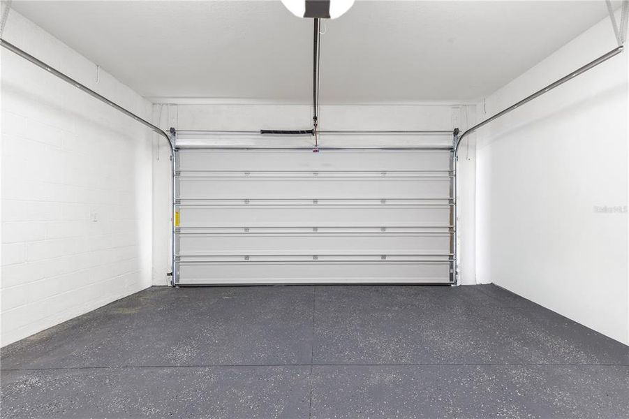 Spacious, unfurnished interior of a new home in , Tampa (Image 36).