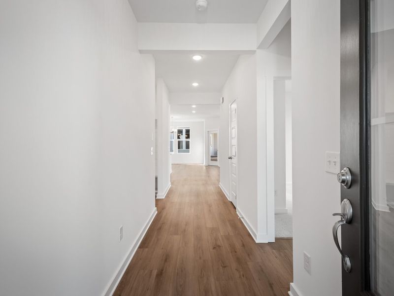Spacious, unfurnished interior of a new home in Sage Farms, White House (Image 15).