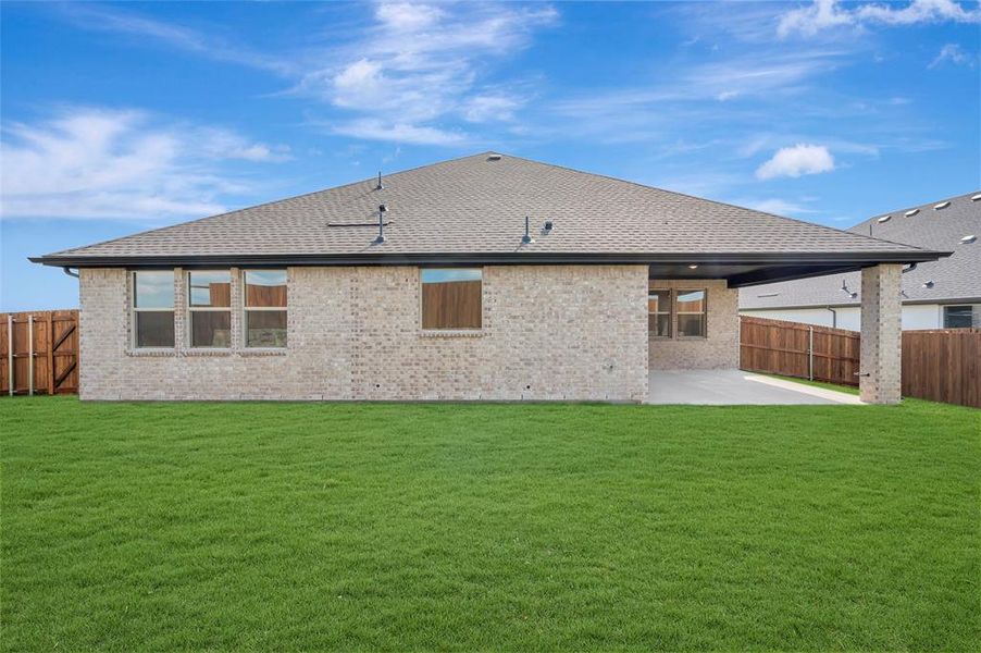 Exterior details and patio area of a home in Elevon, Lavon (Image 20).