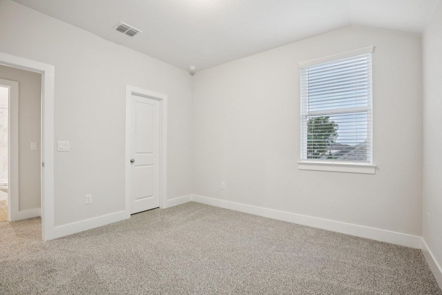 Spacious, unfurnished interior of a new home in 6 Creeks, Kyle (Image 20).