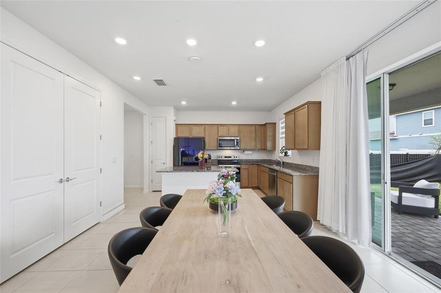 Furnished interior view inside a new home in , Orlando (Image 11).