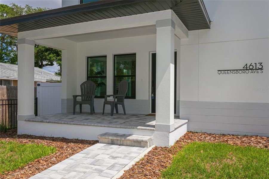 Exterior details and patio area of a home in , St. Petersburg (Image 3).