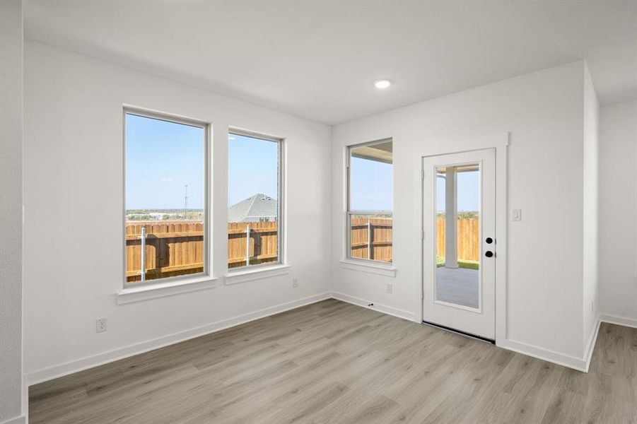 6916 Freight Train- Dining-1 6916 Freight Train- Dining-1