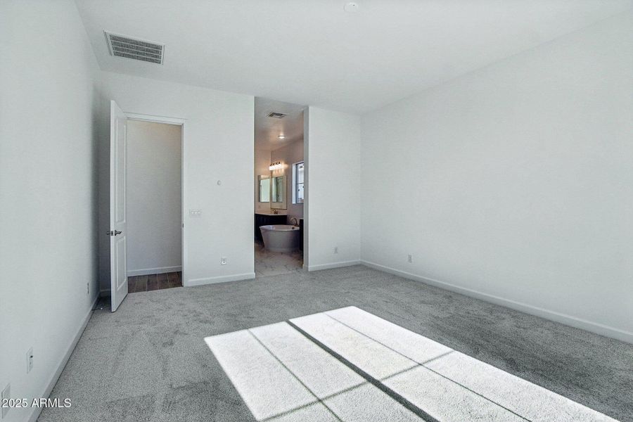 26-web-or-mls-E Saddle Way-S1212-026