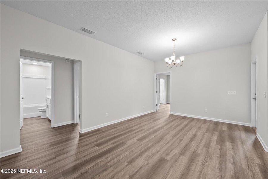 Spacious, unfurnished interior of a new home in , Palatka (Image 23).