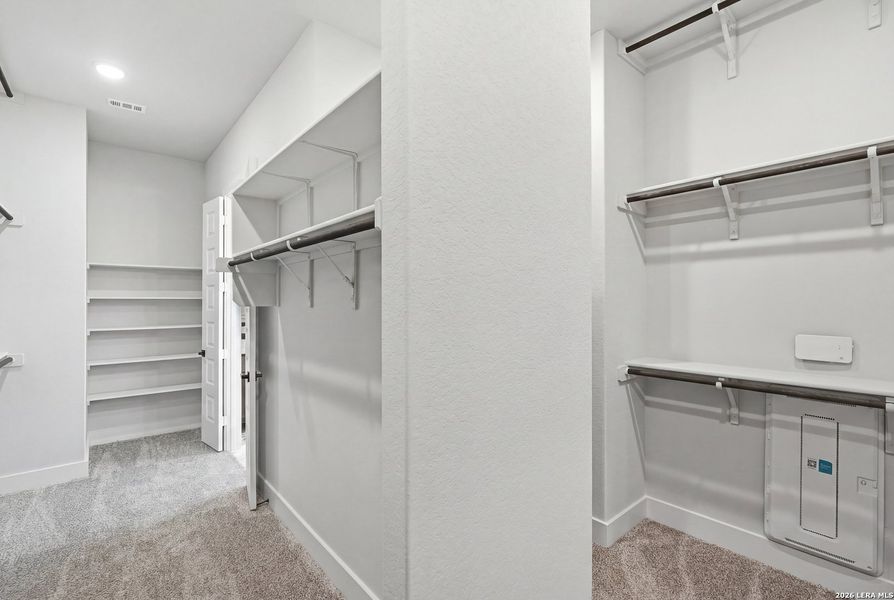 Spacious, unfurnished interior of a new home in Potranco Oaks, San Antonio (Image 22).