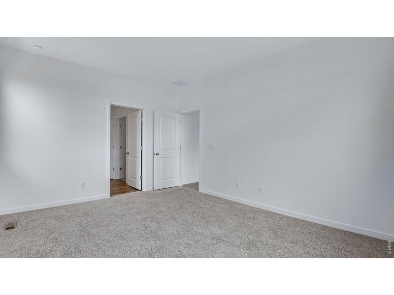 Spacious, unfurnished interior of a new home in Vista Meadows, Fort Lupton (Image 11).