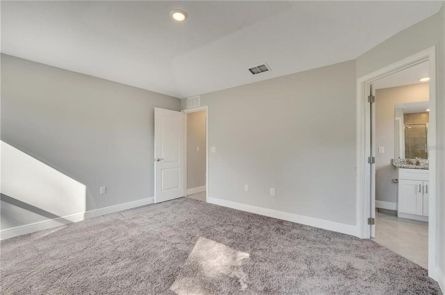 Spacious, unfurnished interior of a new home in , Kissimmee (Image 14).