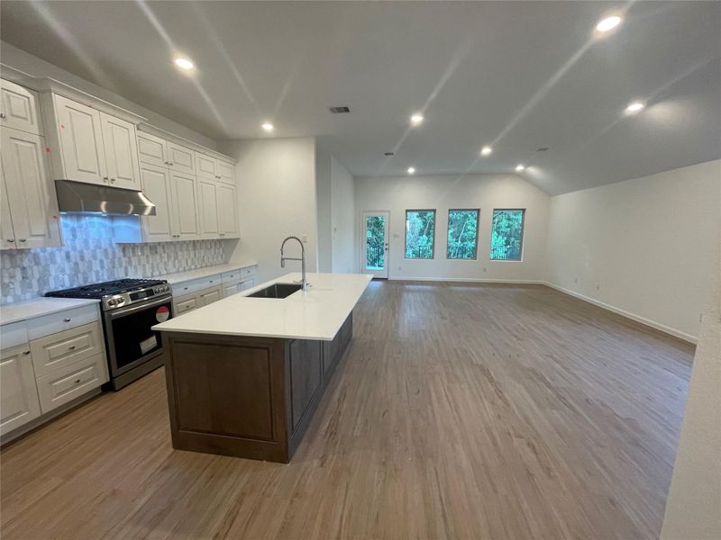 **Photos are a representation of the floor plan. This is not the actual homesite.**