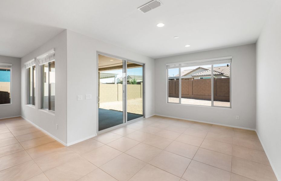 Spacious, unfurnished interior of a new home in Sun City Anthem at Merrill Ranch, Florence (Image 22).