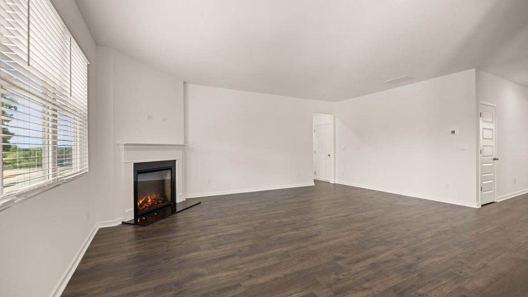 Spacious, unfurnished interior of a new home in Estates at Deer Hollow, Grovetown (Image 17).