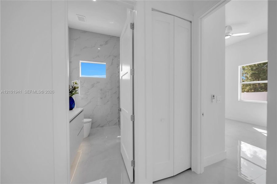 Spacious, unfurnished interior of a new home in , Lehigh Acres (Image 33).