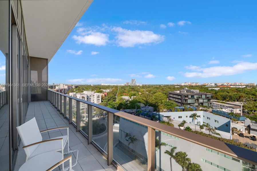 Condo located in Miami, FL showcasing its design and architecture (Image 26).