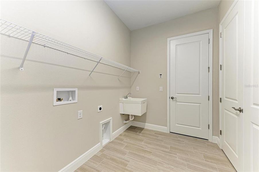 Spacious, unfurnished interior of a new home in Triple Creek, Riverview (Image 36). Spacious, unfurnished interior of a new home in Triple Creek, Riverview (Image 36).