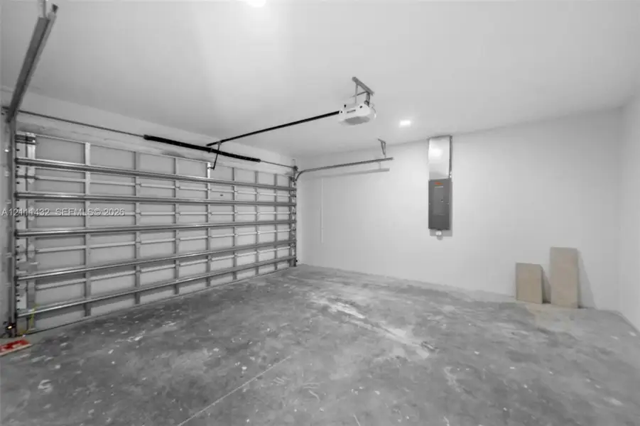 Spacious, unfurnished interior of a new home in , Cape Coral (Image 20). Spacious, unfurnished interior of a new home in , Cape Coral (Image 20).