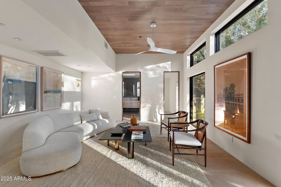 Junior master suite or sitting room