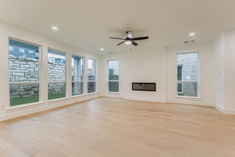 3113 Sir Judge - Living Area