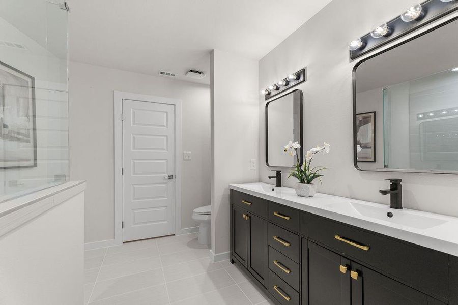 Furnished interior view inside a new home in , Dallas (Image 7).