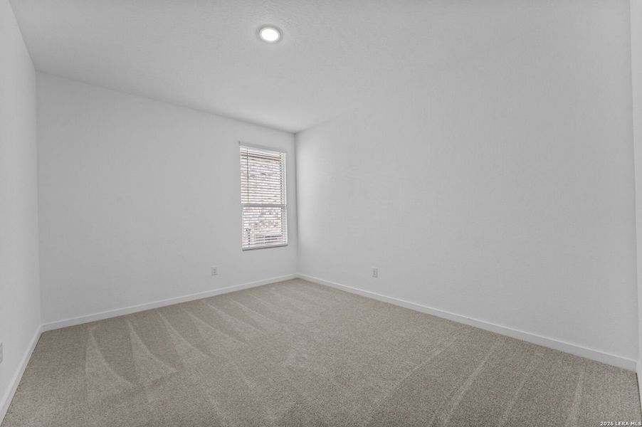 Spacious, unfurnished interior of a new home in Sky Ranch, New Braunfels (Image 12).