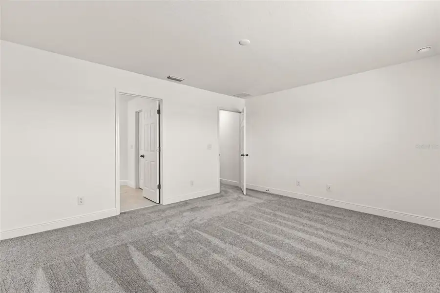 Spacious, unfurnished interior of a new home in , Groveland (Image 28).