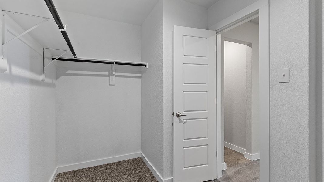 Spacious, unfurnished interior of a new home in Eagle Creek, Denton (Image 19).