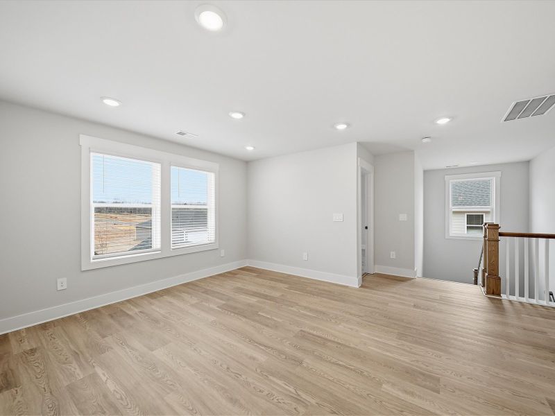 Spacious, unfurnished interior of a new home in Ashby Woods, Boiling Springs (Image 12).