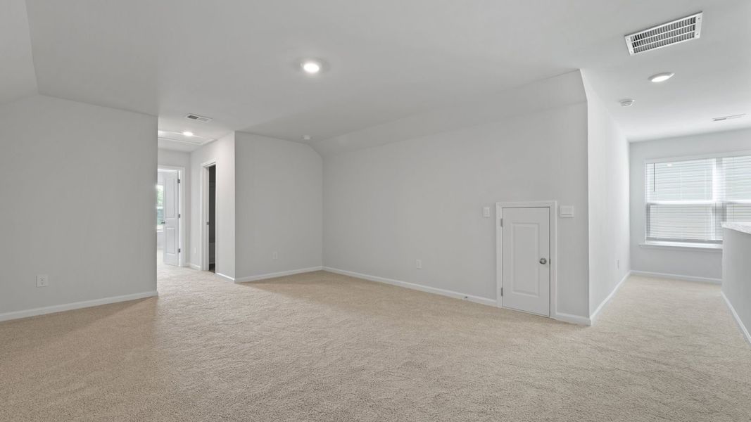 Representative unfurnished interior of a home built from the DARBY-EXP by D.R. Horton in Lakeview at Kitfield, Moncks Corner (Image 33).