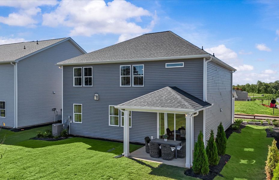 Representative exterior details of a home built from the Valen by Pulte Homes in Sparrow Creek, Boiling Springs (Image 4).