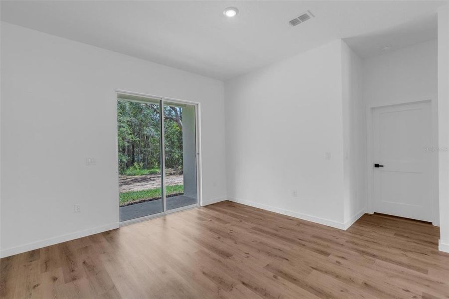 Spacious, unfurnished interior of a new home in , Citrus Springs (Image 14).