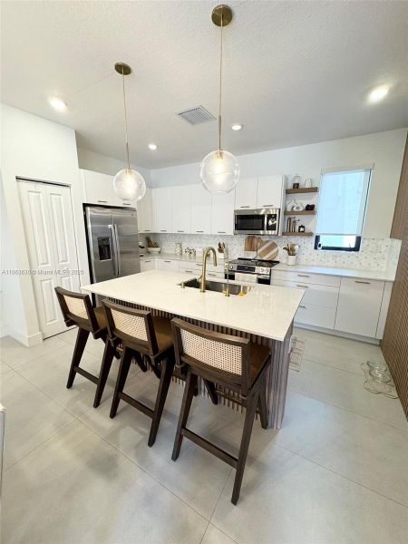 Furnished interior view inside a new home in , Doral (Image 8).