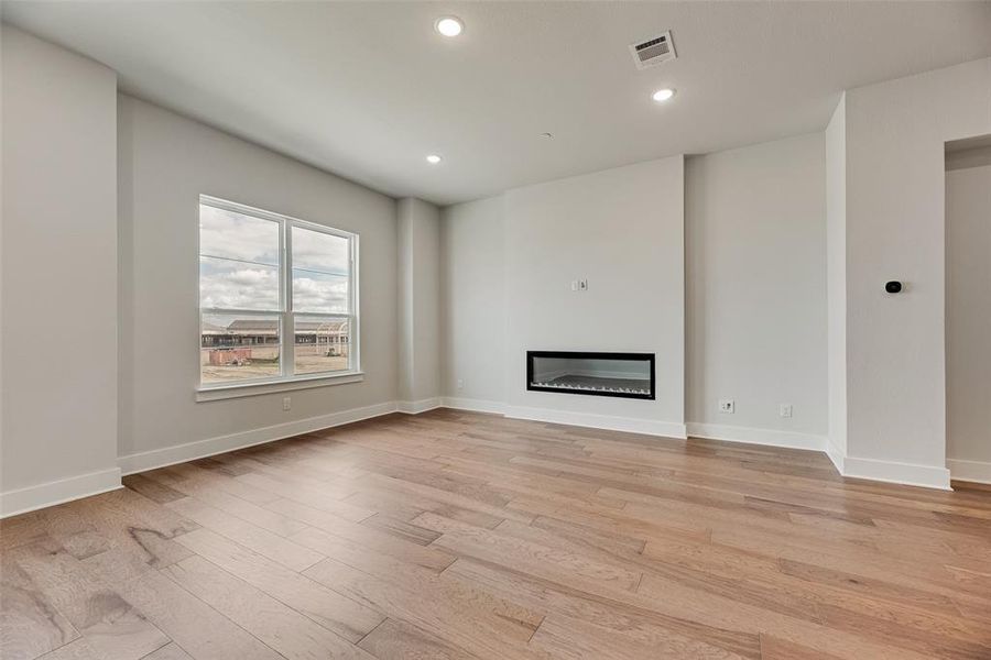 Spacious, unfurnished interior of a new home in Collin Creek, Plano (Image 12).