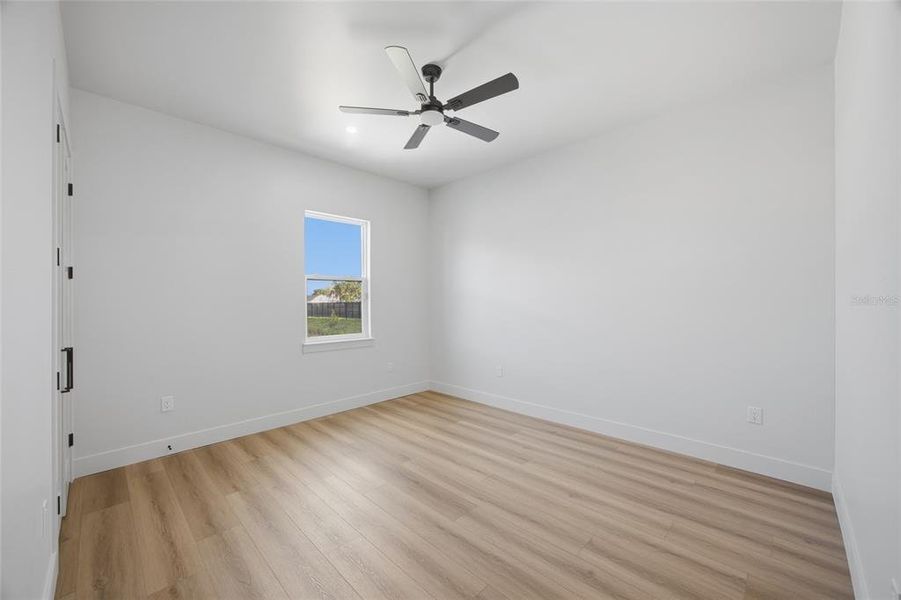 Spacious, unfurnished interior of a new home in , Plant City (Image 24).
