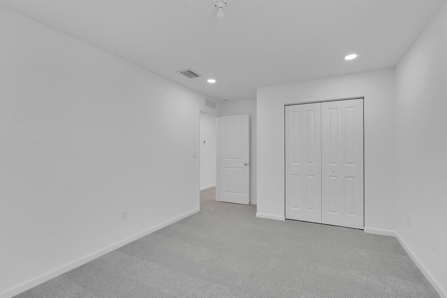 Spacious, unfurnished interior of a new home in Bent Creek: The Meadows Collection, Fort Pierce (Image 29).