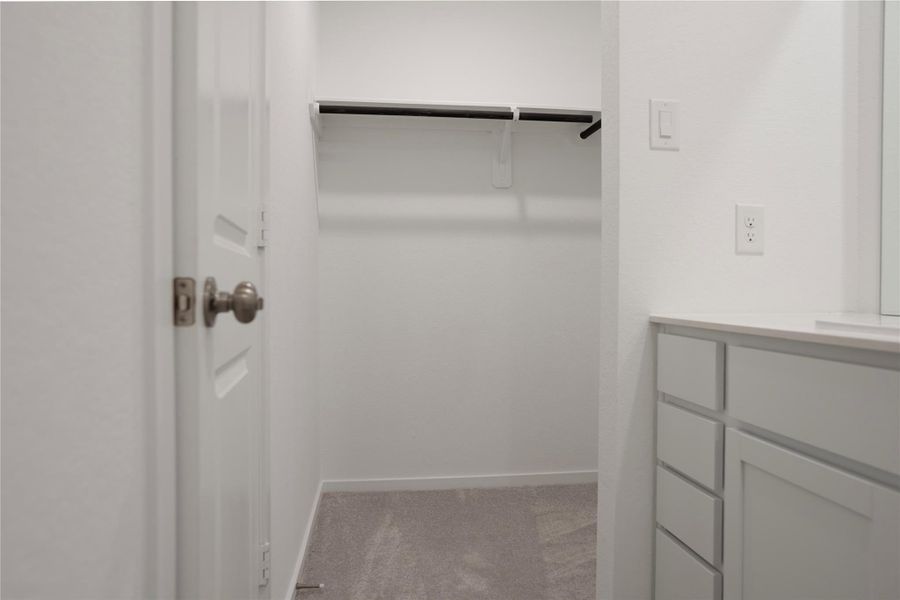 Spacious, unfurnished interior of a new home in Tavola, New Caney (Image 18).