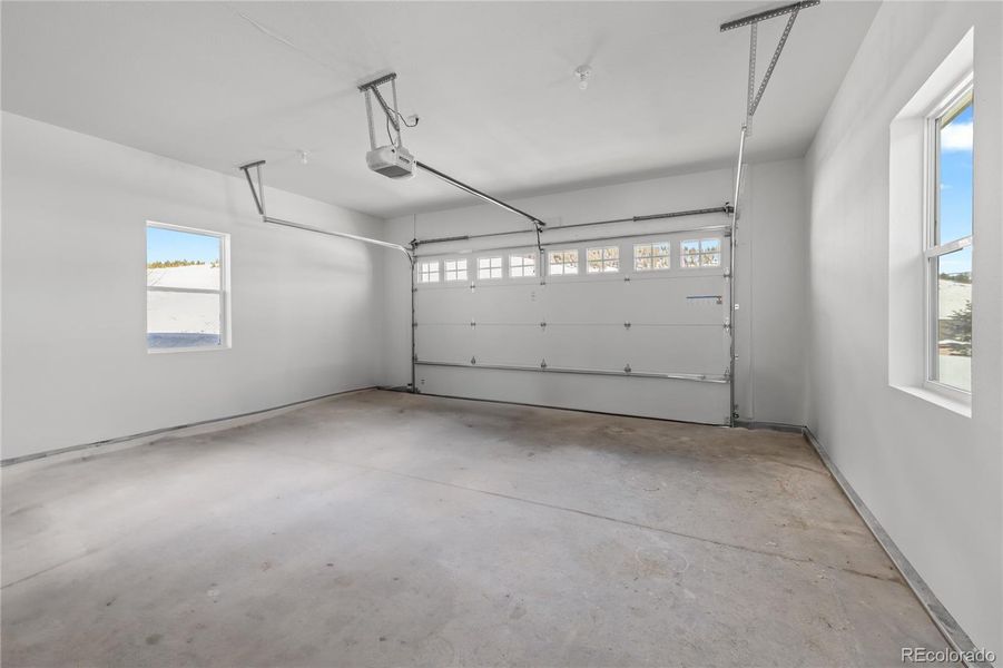 Spacious, unfurnished interior of a new home in , Granby (Image 20).