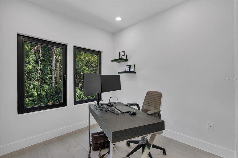 Furnished interior view inside a new home in , Orlando (Image 17).