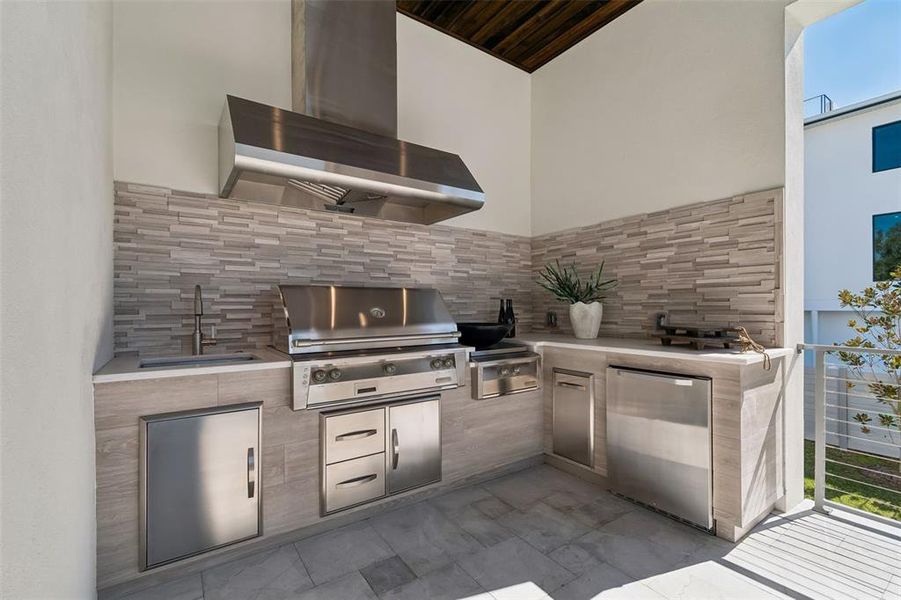 Exterior details and patio area of a home in , Tampa (Image 40).