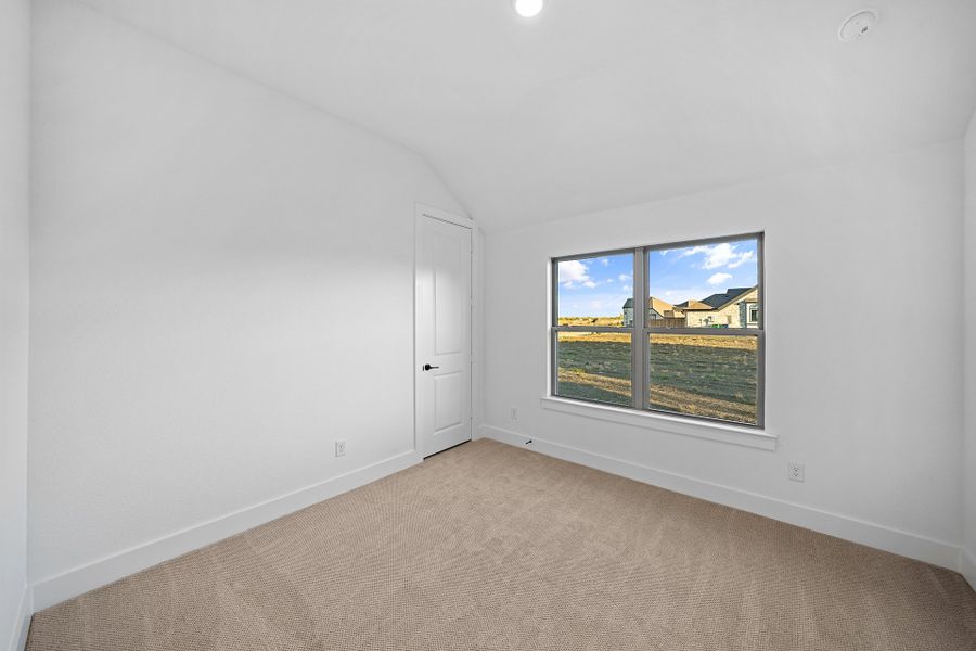 Spacious, unfurnished interior of a new home in Edgewater, Fate (Image 30).