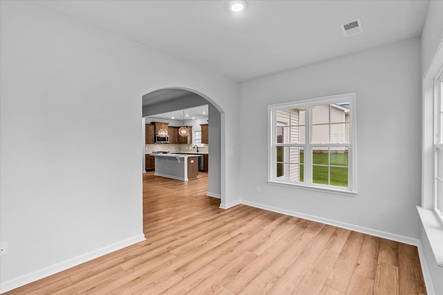 Spacious, unfurnished interior of a new home in Fieldstone, Lexington (Image 24).