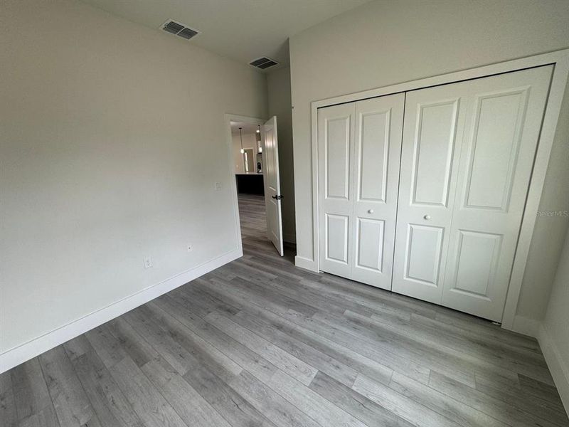 Spacious, unfurnished interior of a new home in , Ocala (Image 9).