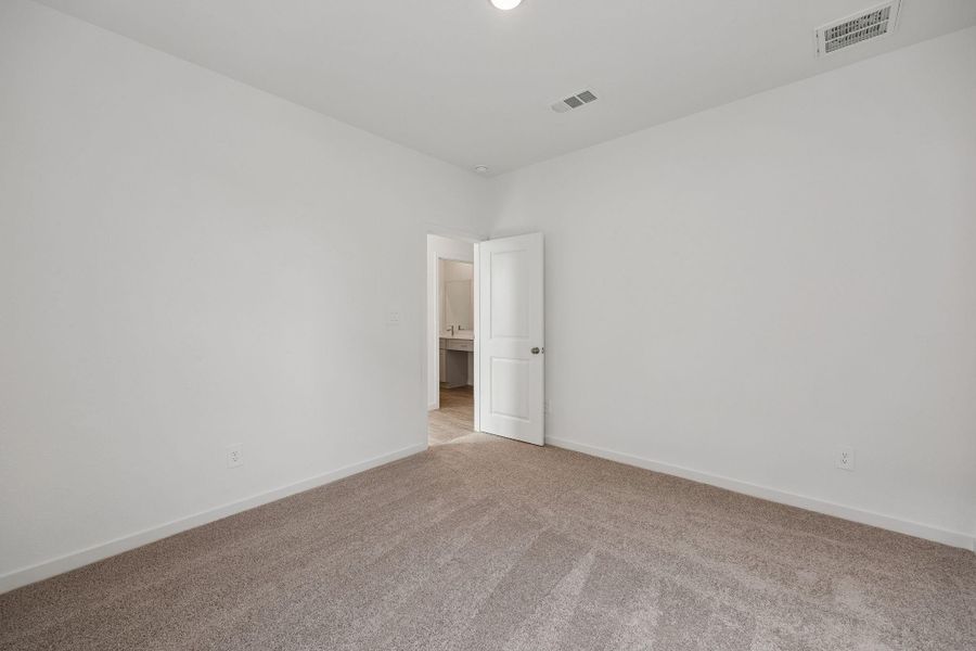 Spacious, unfurnished interior of a new home in Montgomery Bend, Montgomery (Image 19).