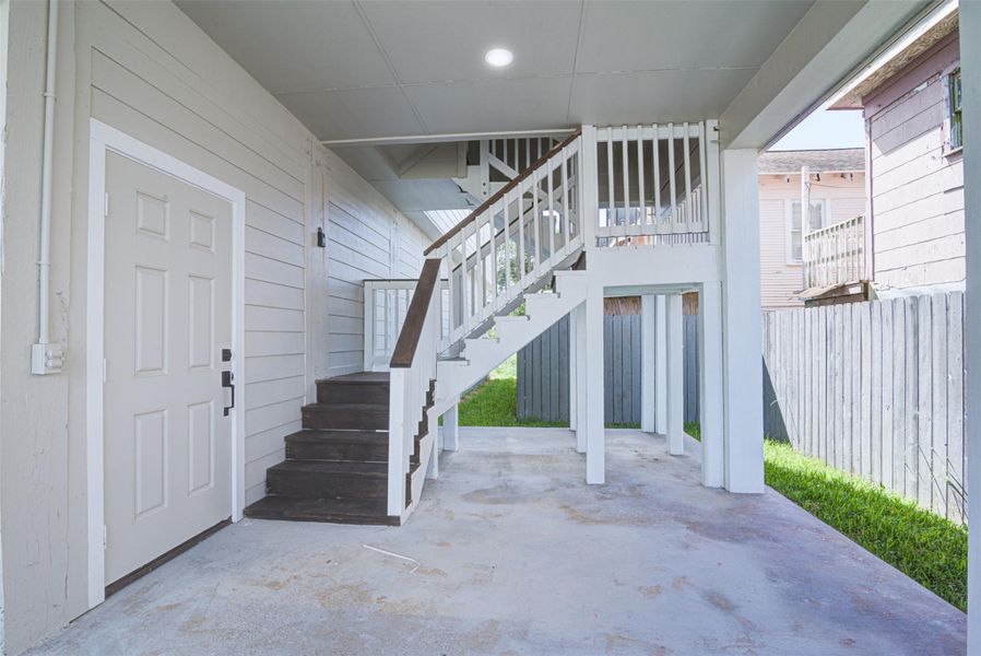 Exterior details and patio area of a home in , Galveston (Image 3).