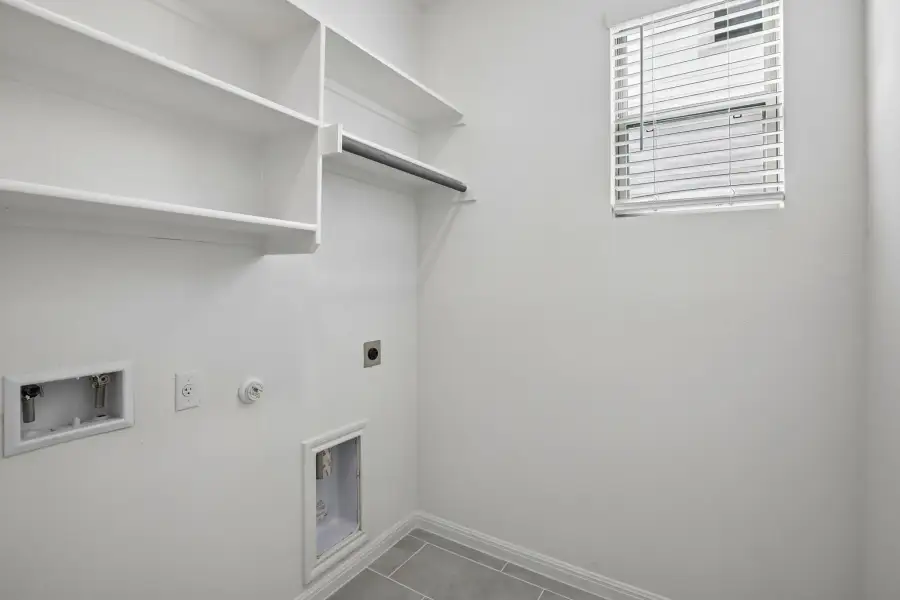 Spacious, unfurnished interior of a new home in Trinity Ranch, Elgin (Image 28).
