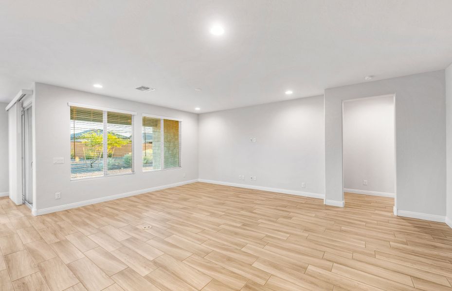 Spacious, unfurnished interior of a new home in Sun City Festival, Buckeye (Image 18).