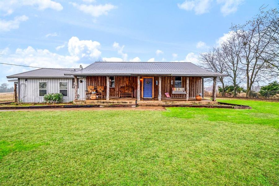 Exterior details and patio area of a home in , Paris (Image 2). Exterior details and patio area of a home in , Paris (Image 2).
