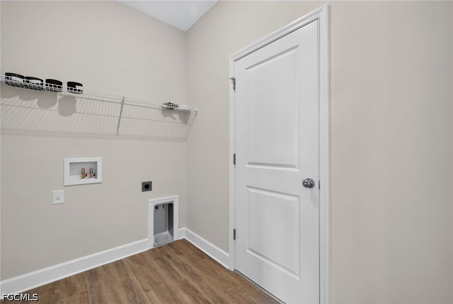 Spacious, unfurnished interior of a new home in Cape Coral, Cape Coral (Image 26).