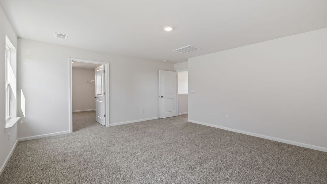 Spacious, unfurnished interior of a new home in Cloverdale Hills, Piedmont (Image 26).