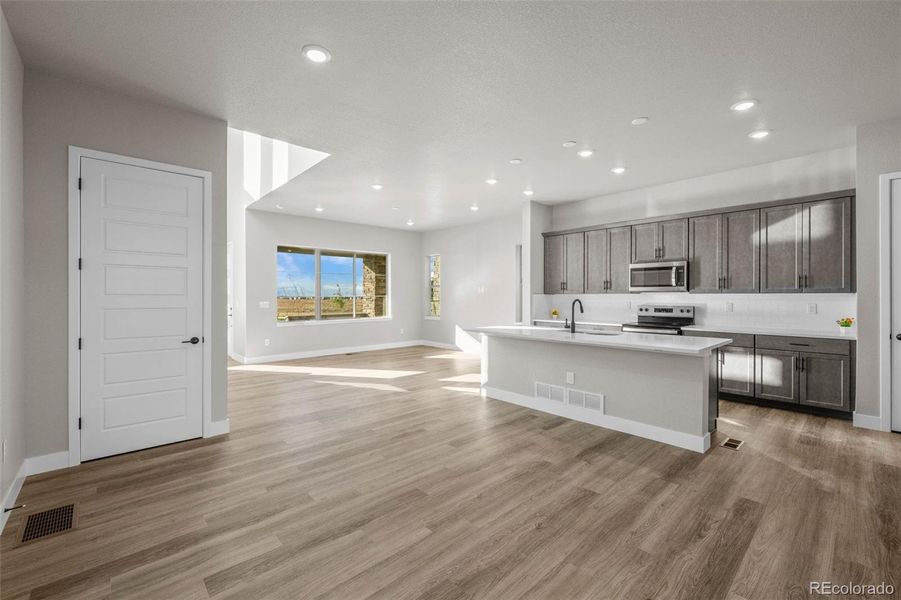 Spacious, unfurnished interior of a new home in Painted Prairie, Aurora (Image 33). Spacious, unfurnished interior of a new home in Painted Prairie, Aurora (Image 33).