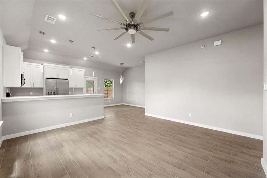 Spacious, unfurnished interior of a new home in , Kerens (Image 25).