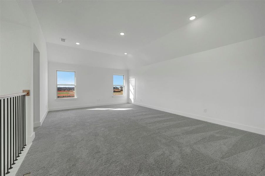 Spacious, unfurnished interior of a new home in Lily Creek at Sutton Fields, Aubrey (Image 35).